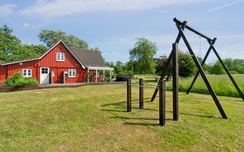 Ieva - 3.9Km from the Sea: Zuhause, Wohngebiet, Haus, Hütte, Dach, Grundstueck, Abstellgleis, Garten, Estate, Rasen