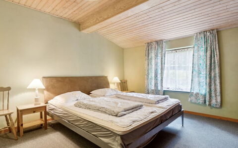 Awa - 800M from the Sea: Bett, Interior Design, Schlafzimmer, Fussboden, Bettdecke, Flooring, Bedding, Holz, Decke, Möbel