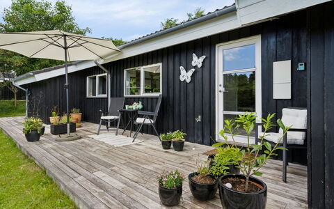 Caro - 900M from the Sea: Möbel, Interior Design, Flooring, Fussboden, Decke, Zimmer, Stuhl, Tabelle, Wohnung, Küche & Esszimmer Tisch