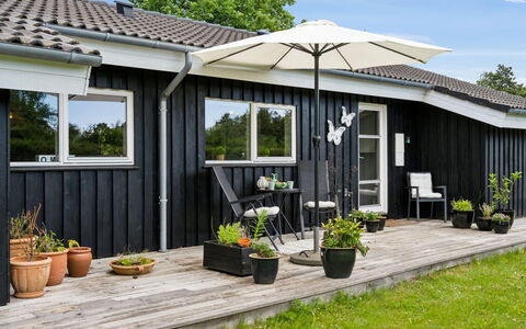 Caro - 900M from the Sea: Möbel, Interior Design, Flooring, Fussboden, Decke, Zimmer, Stuhl, Tabelle, Wohnung, Küche & Esszimmer Tisch