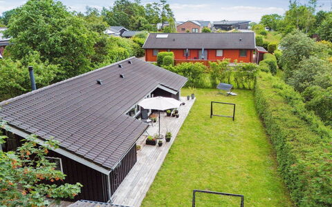 Caro - 900M from the Sea: Möbel, Interior Design, Flooring, Fussboden, Decke, Zimmer, Stuhl, Tabelle, Wohnung, Küche & Esszimmer Tisch