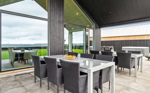 Straale - 50M from the Sea: Dach, Haus, Zuhause, Hütte, Tür, Abstellgleis, Deck, Veranda, Planke, Hartholz