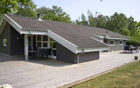 Rudolf - 400M from the Sea: Holz, Dach, Die Architektur, Zuhause, Haus, Hütte, Abstellgleis, Hartholz, Steigung, Estate