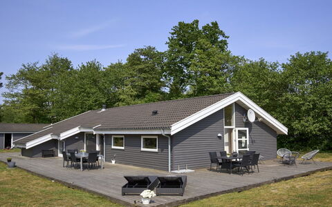 Rudolf - 400M from the Sea: Holz, Dach, Die Architektur, Zuhause, Haus, Hütte, Abstellgleis, Hartholz, Steigung, Estate