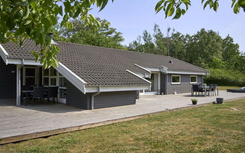 Rudolf - 400M from the Sea: Holz, Dach, Die Architektur, Zuhause, Haus, Hütte, Abstellgleis, Hartholz, Steigung, Estate