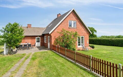 Hildulf - 1Km from the Sea: Holz, Dach, Die Architektur, Zuhause, Haus, Hütte, Abstellgleis, Hartholz, Steigung, Estate