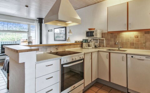 Rufina - 3.5Km from the Sea: Küche, Countertop, Flooring, Interior Design, Fussboden, Cabinetry, Holz, Decke, Küchengerät, Möbel