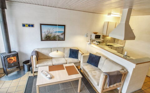 Rufina - 3.5Km from the Sea: Möbel, Flooring, Holz, Fussboden, Interior Design, Wohnzimmer, Couch, Zimmer, Kaffetisch