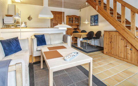 Rufina - 3.5Km from the Sea: Möbel, Interior Design, Flooring, Holz, Fussboden, Couch, Decke, Zimmer, Wohnzimmer, Holzboden