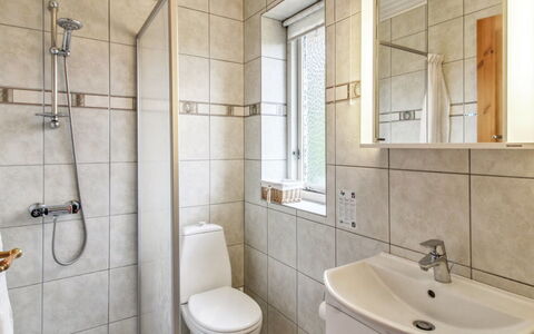 Rufina - 3.5Km from the Sea: Flooring, Armatur, Fussboden, Badezimmer, Interior Design, Bad Sink, Toilette, Sinken, Toilleten Sitz, Installation