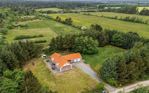 Marlise - 2.5Km from the Sea: Haus, Zuhause, Dach, Wohngebiet, Hütte, Estate, Bauernhaus, Rasen, Landscaping, Abstellgleis