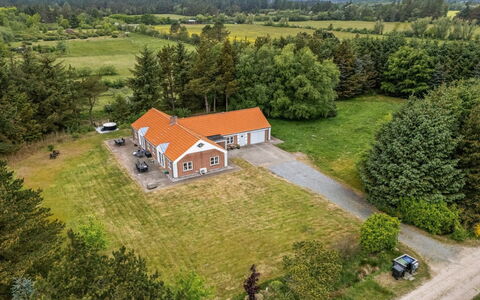 Marlise - 2.5Km from the Sea: Haus, Zuhause, Dach, Wohngebiet, Hütte, Estate, Bauernhaus, Rasen, Landscaping, Abstellgleis