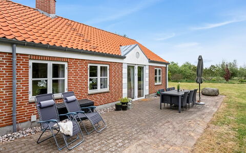 Marlise - 2.5Km from the Sea: Haus, Zuhause, Dach, Wohngebiet, Hütte, Estate, Bauernhaus, Rasen, Landscaping, Abstellgleis