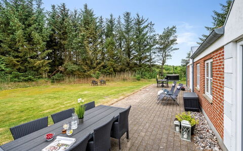 Marlise - 2.5Km from the Sea: Haus, Zuhause, Dach, Wohngebiet, Hütte, Estate, Bauernhaus, Rasen, Landscaping, Abstellgleis
