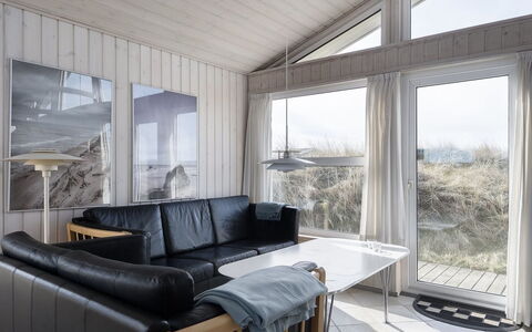 Merta - 150M from the Sea: Holz, Interior Design, Zuhause, Decke, Fussboden, Möbel, Wohnzimmer, Zimmer, Couch, Hartholz