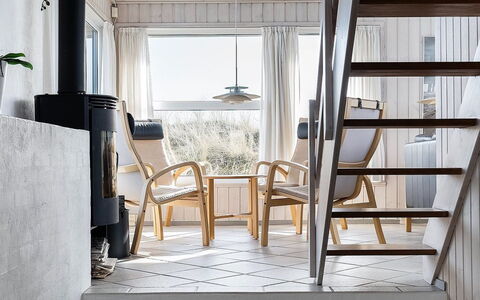 Merta - 150M from the Sea: Holz, Flooring, Interior Design, Fussboden, Holzboden, Zuhause, Stuhl, Hartholz, Holzbeize, Wohnzimmer