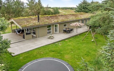 Yngve - 1.2Km from the Sea: Holz, Zuhause, Veranda, Deck, Hartholz, Dach, Holzbeize, Holzboden, Eco Hotel