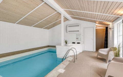 Yngve - 1.2Km from the Sea: Holz, Zuhause, Veranda, Deck, Hartholz, Dach, Holzbeize, Holzboden, Eco Hotel