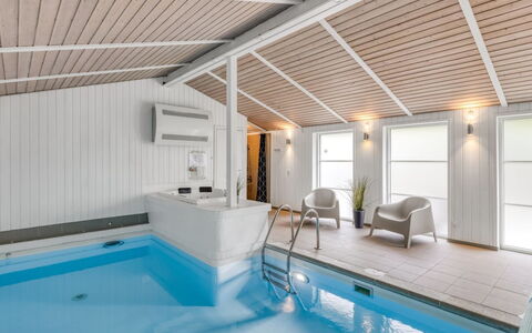 Yngve - 1.2Km from the Sea: Holz, Zuhause, Veranda, Deck, Hartholz, Dach, Holzbeize, Holzboden, Eco Hotel