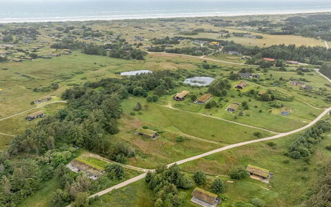 Yngve - 1.2Km from the Sea: Holz, Zuhause, Veranda, Deck, Hartholz, Dach, Holzbeize, Holzboden, Eco Hotel