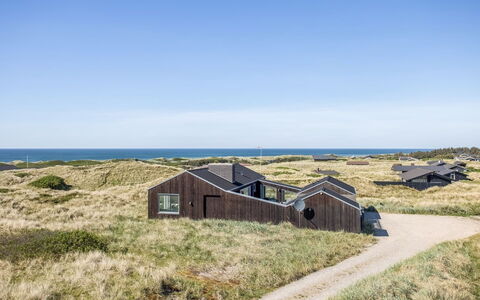 Carit - 450M from the Sea: Holz, Zuhause, Veranda, Deck, Hartholz, Dach, Holzbeize, Holzboden, Eco Hotel