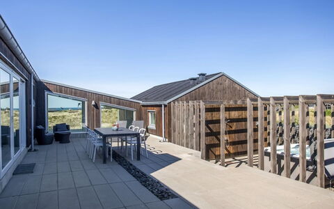Carit - 450M from the Sea: Holz, Zuhause, Veranda, Deck, Hartholz, Dach, Holzbeize, Holzboden, Eco Hotel