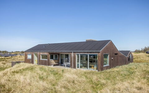 Carit - 450M from the Sea: Holz, Zuhause, Veranda, Deck, Hartholz, Dach, Holzbeize, Holzboden, Eco Hotel