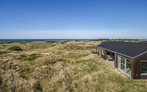 Carit - 450M from the Sea: Holz, Zuhause, Veranda, Deck, Hartholz, Dach, Holzbeize, Holzboden, Eco Hotel