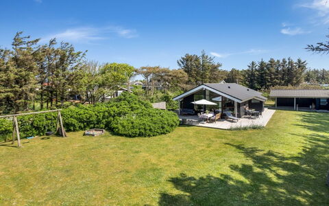 Everd - 300M from the Sea: Haus, Zuhause, Dach, Hütte, Estate, Landscaping, Gartenbauten, Abstellgleis, Bauernhaus
