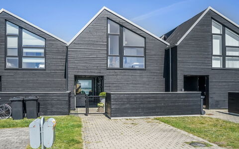 Eleanore - 25M from the Sea: Holz, Zuhause, Veranda, Deck, Hartholz, Dach, Holzbeize, Holzboden, Eco Hotel