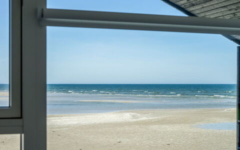 Eleanore - 25M from the Sea: Holz, Zuhause, Veranda, Deck, Hartholz, Dach, Holzbeize, Holzboden, Eco Hotel