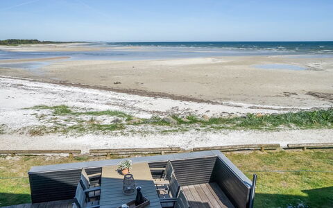 Eleanore - 25M from the Sea: Holz, Zuhause, Veranda, Deck, Hartholz, Dach, Holzbeize, Holzboden, Eco Hotel