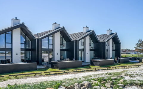 Eleanore - 25M from the Sea: Holz, Zuhause, Veranda, Deck, Hartholz, Dach, Holzbeize, Holzboden, Eco Hotel