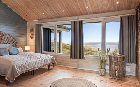 Aster - 150M from the Sea: Interior Design, Möbel, Bett, Schlafzimmer, Flooring, Fussboden, Holz, Decke, Holzboden, Bettdecke