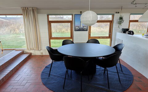 Hansen - 600M from the Sea: Möbel, Fussboden, Flooring, Interior Design, Holz, Holzboden, Stuhl, Tabelle, Küche & Esszimmer Tisch, Esszimmer