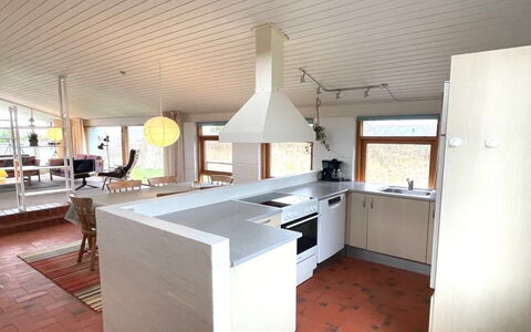 Hansen - 600M from the Sea: Interior Design, Flooring, Countertop, Fussboden, Möbel, Küche, Holz, Decke, Cabinetry, Light Fixture