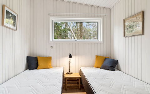 Karl - 4Km from the Sea: Holz, Flooring, Fussboden, Interior Design, Decke, Schlafzimmer, Zimmer, Holzboden, Hartholz, Bett