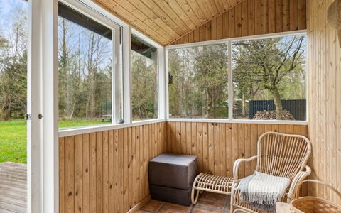 Karl - 4Km from the Sea: Möbel, Interior Design, Flooring, Fussboden, Decke, Zimmer, Stuhl, Tabelle, Wohnung, Küche & Esszimmer Tisch