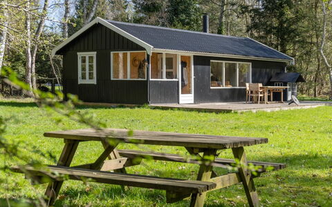 Karl - 4Km from the Sea: Möbel, Interior Design, Flooring, Fussboden, Decke, Zimmer, Stuhl, Tabelle, Wohnung, Küche & Esszimmer Tisch
