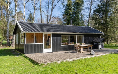 Karl - 4Km from the Sea: Möbel, Interior Design, Flooring, Fussboden, Decke, Zimmer, Stuhl, Tabelle, Wohnung, Küche & Esszimmer Tisch