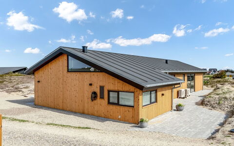 Helga - 650M from the Sea: Bergforms, Berg, Hügel, Gebirge, Bergstation, Menschliche Siedlung, Urban Design, Alpen, Senke, Gipfel