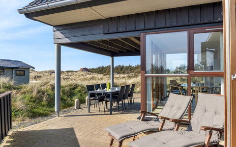 Lilie - 350M from the Sea: Möbel, Interior Design, Flooring, Fussboden, Decke, Zimmer, Stuhl, Tabelle, Wohnung, Küche & Esszimmer Tisch