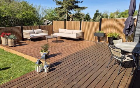 Melina - 900M to the Fjord: Holz, Garten, Hinterhof, Grundstueck, Zuhause, Dach, Schatten, Deck, Hartholz, Garten