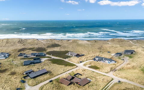 Thorfin - 100M from the Sea: Grundstueck, Hütte