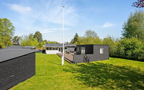 Selve - 600M from the Sea: Holz, Zuhause, Veranda, Deck, Hartholz, Dach, Holzbeize, Holzboden, Eco Hotel