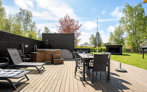 Selve - 600M from the Sea: Holz, Zuhause, Veranda, Deck, Hartholz, Dach, Holzbeize, Holzboden, Eco Hotel