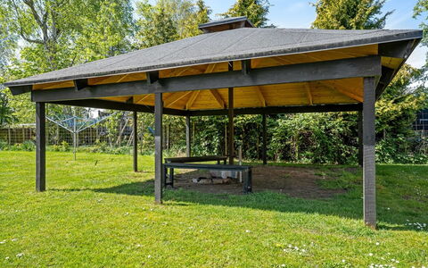 Selve - 600M from the Sea: Holz, Zuhause, Veranda, Deck, Hartholz, Dach, Holzbeize, Holzboden, Eco Hotel