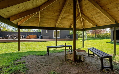 Selve - 600M from the Sea: Holz, Zuhause, Veranda, Deck, Hartholz, Dach, Holzbeize, Holzboden, Eco Hotel