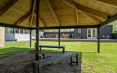 Selve - 600M from the Sea: Holz, Zuhause, Veranda, Deck, Hartholz, Dach, Holzbeize, Holzboden, Eco Hotel