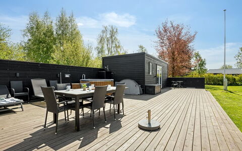 Selve - 600M from the Sea: Holz, Zuhause, Veranda, Deck, Hartholz, Dach, Holzbeize, Holzboden, Eco Hotel